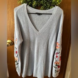 American Eagle Blue/Floral Sweater M